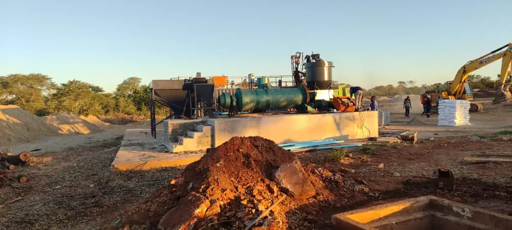 Ball mill and feed arrangement on cast plinth