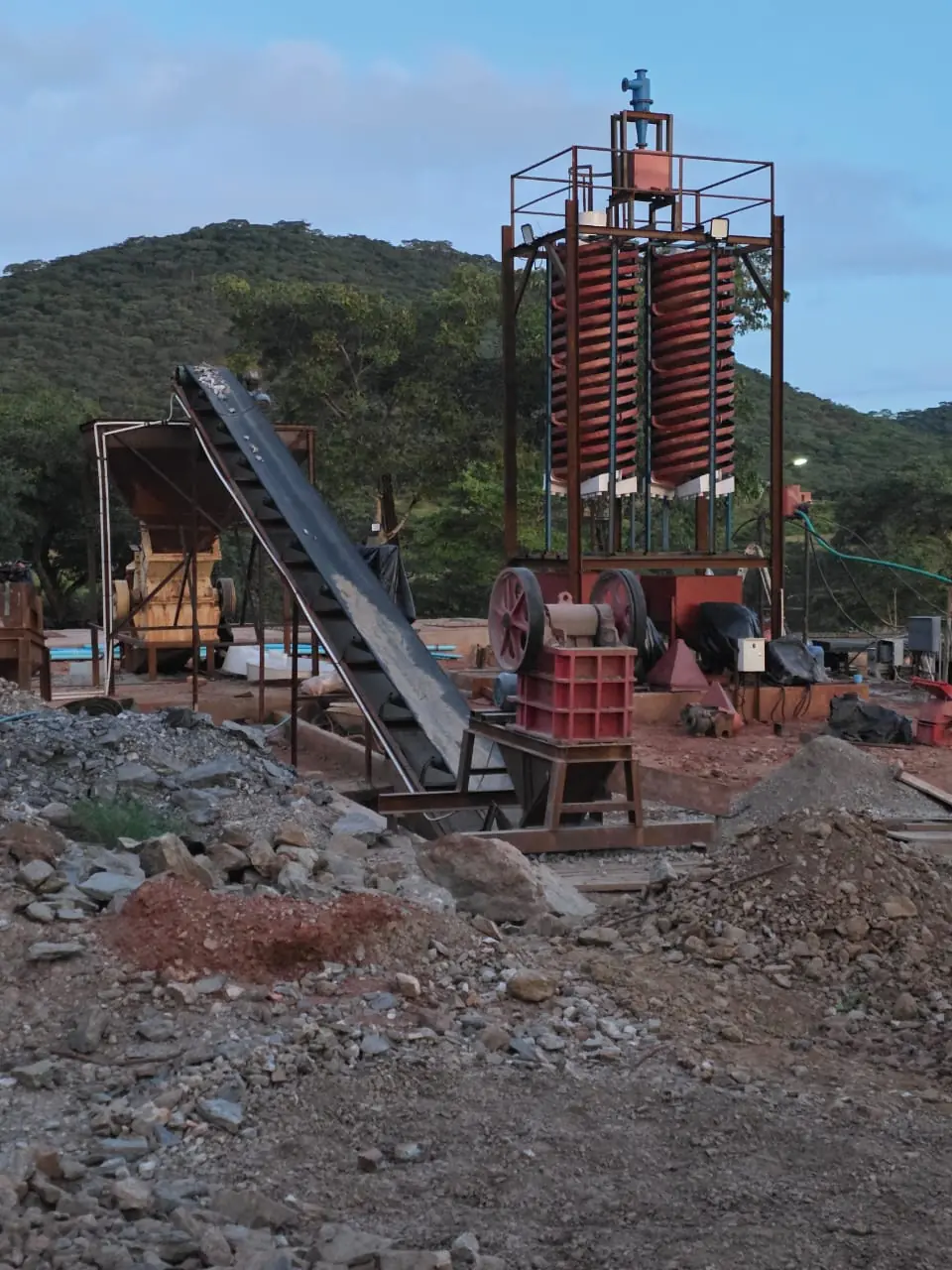 Crushing, conveying and spiral circuit erected